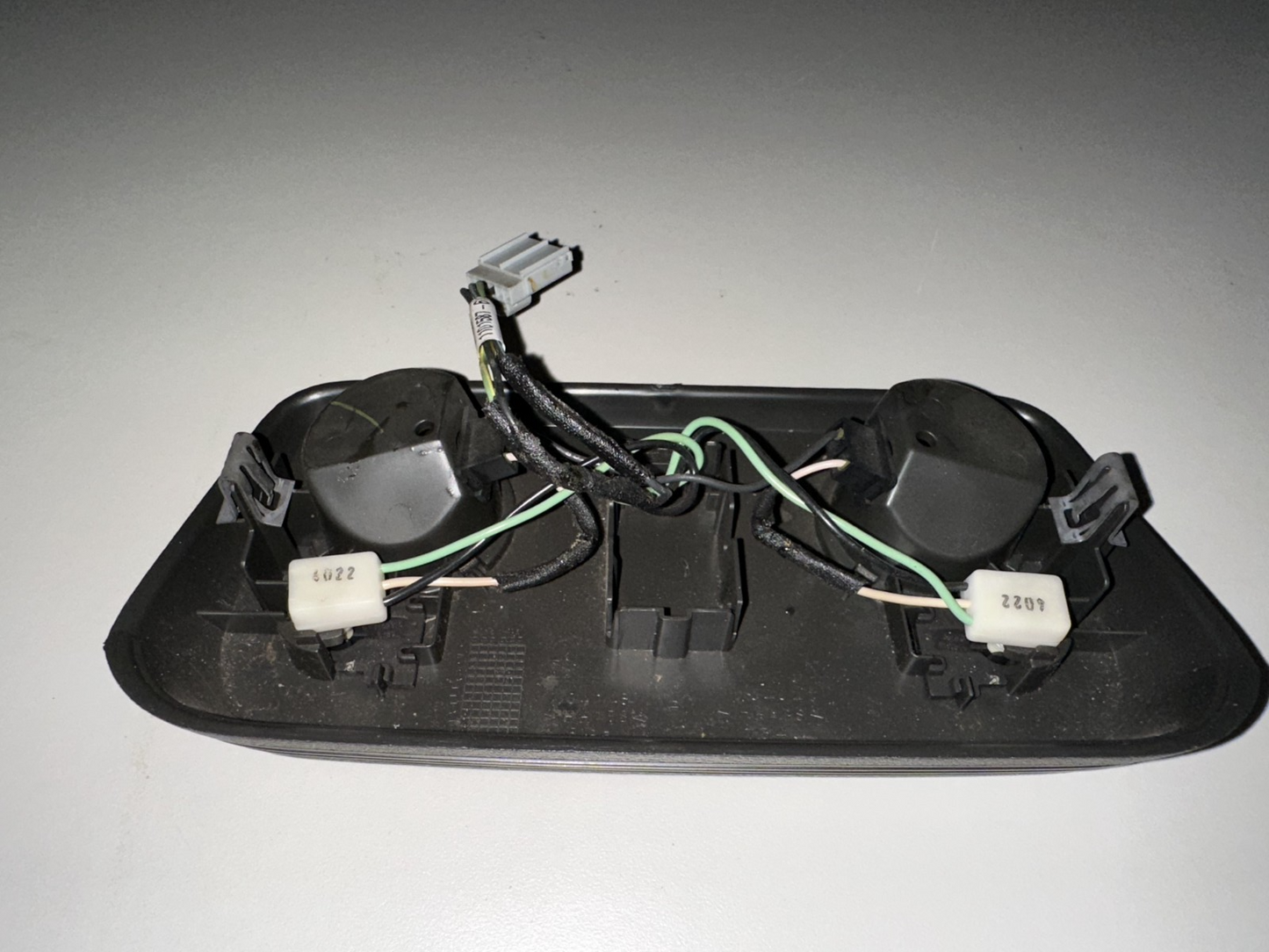 05-09 Ford Mustang Dome Light Housing Black OEM With Wiring And Bulbs