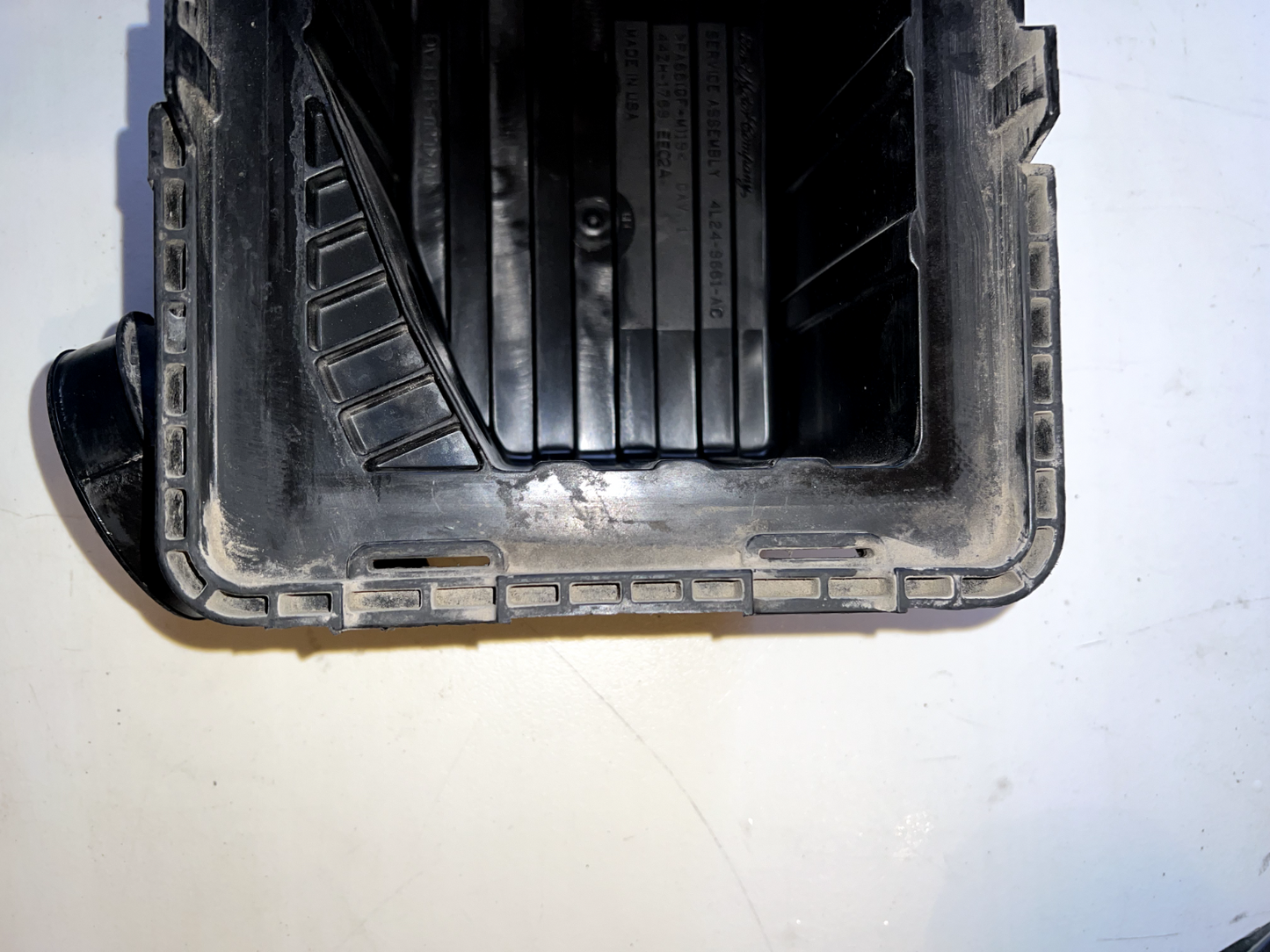 06-10 Ford Explorer 4.0L AirBox Top With Mass Airflow Sensor TOP ONLY OEM