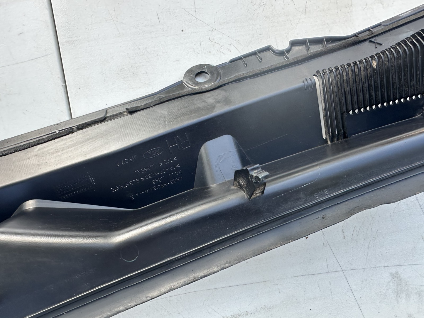 10-14 Ford Mustang LH & RH Driver Passenger Wiper Dash Top Cowl Grille Vent OEM