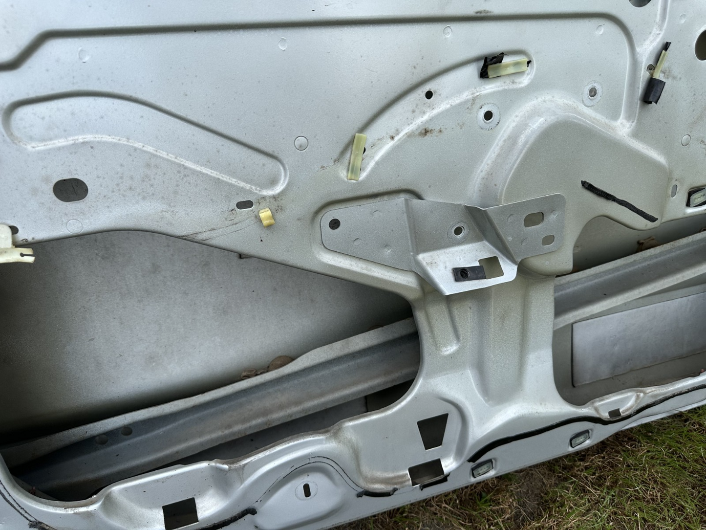 05-09 Ford Mustang Coupe Door Shell Silver Paint Code TL W/ Stripe OEM LH Driver
