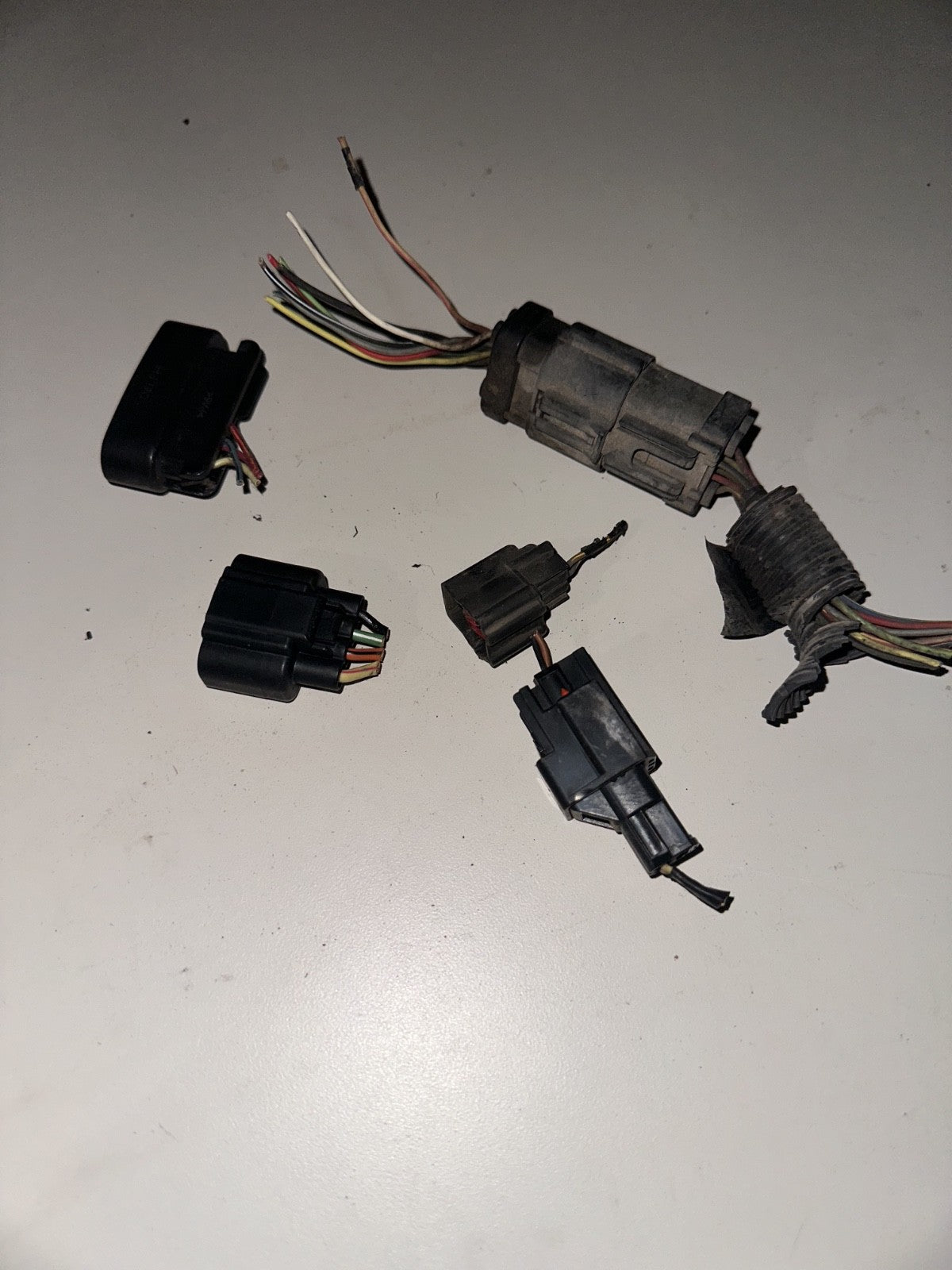 05-06 Ford Mustang Miscellaneous Eletrical Connectors Plugs OEM W/ Wires