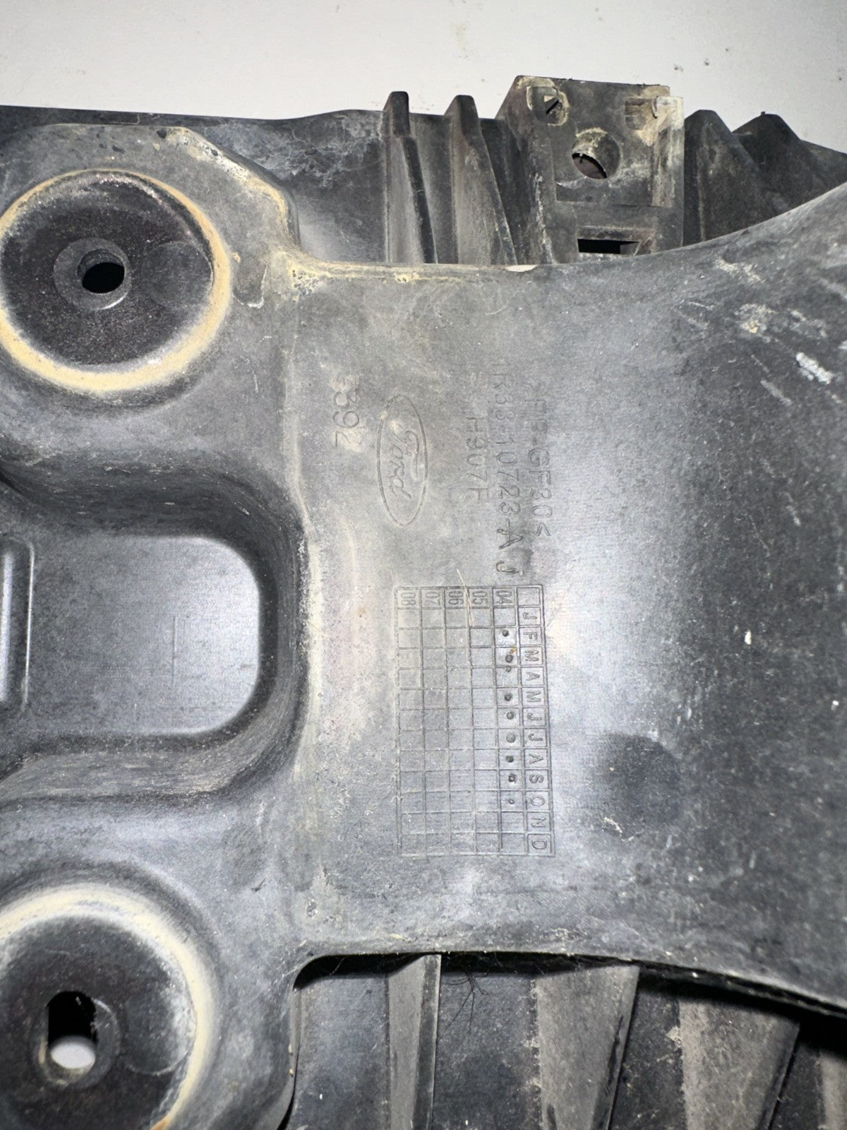 05-09 Ford Mustang Battery Tray OEM 6R33-10723-AA