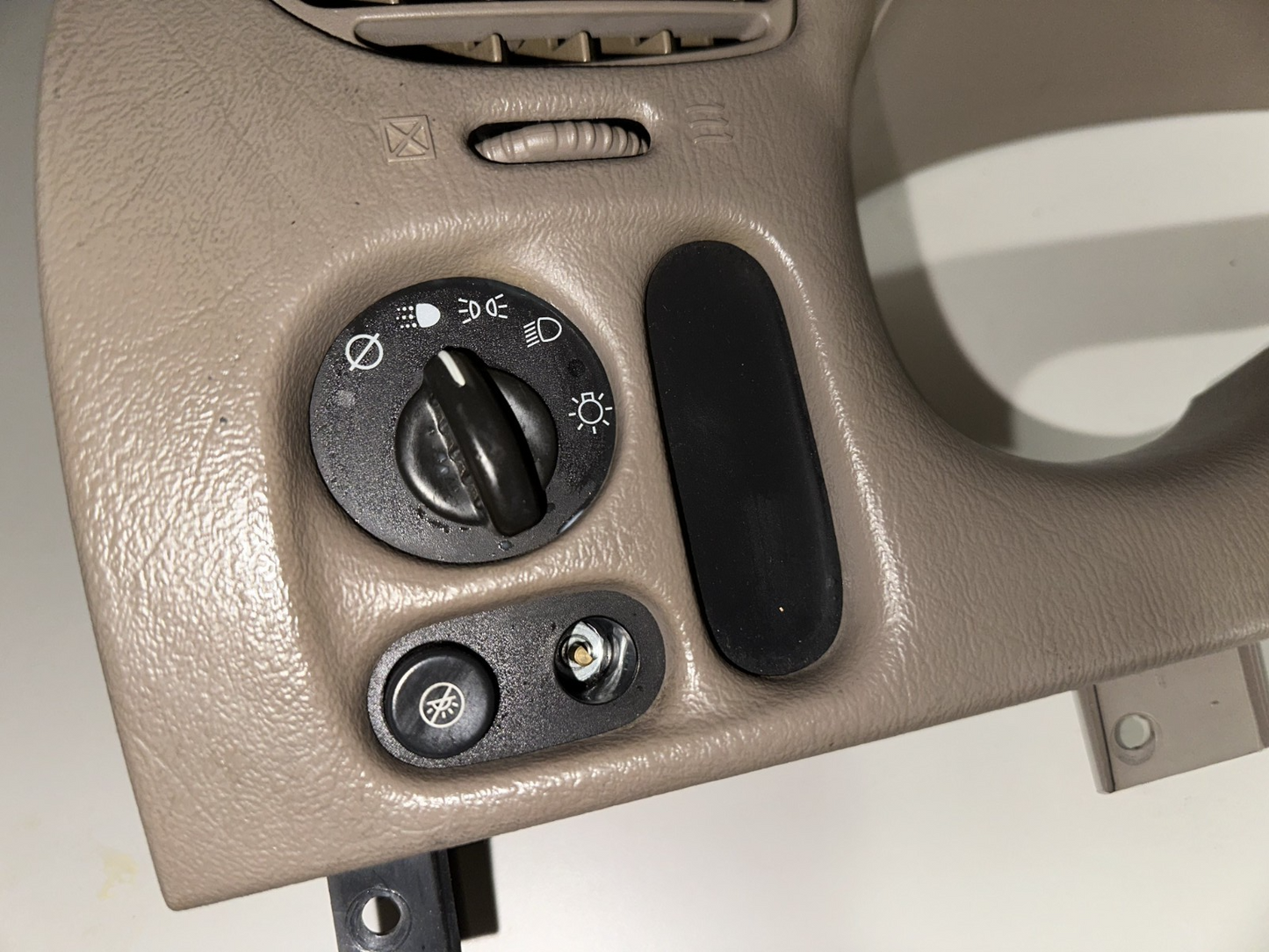 02-09 Chevy Trailblazer Dash Instrument Cluster Gauges Bezel Trim OAK Brown OEM