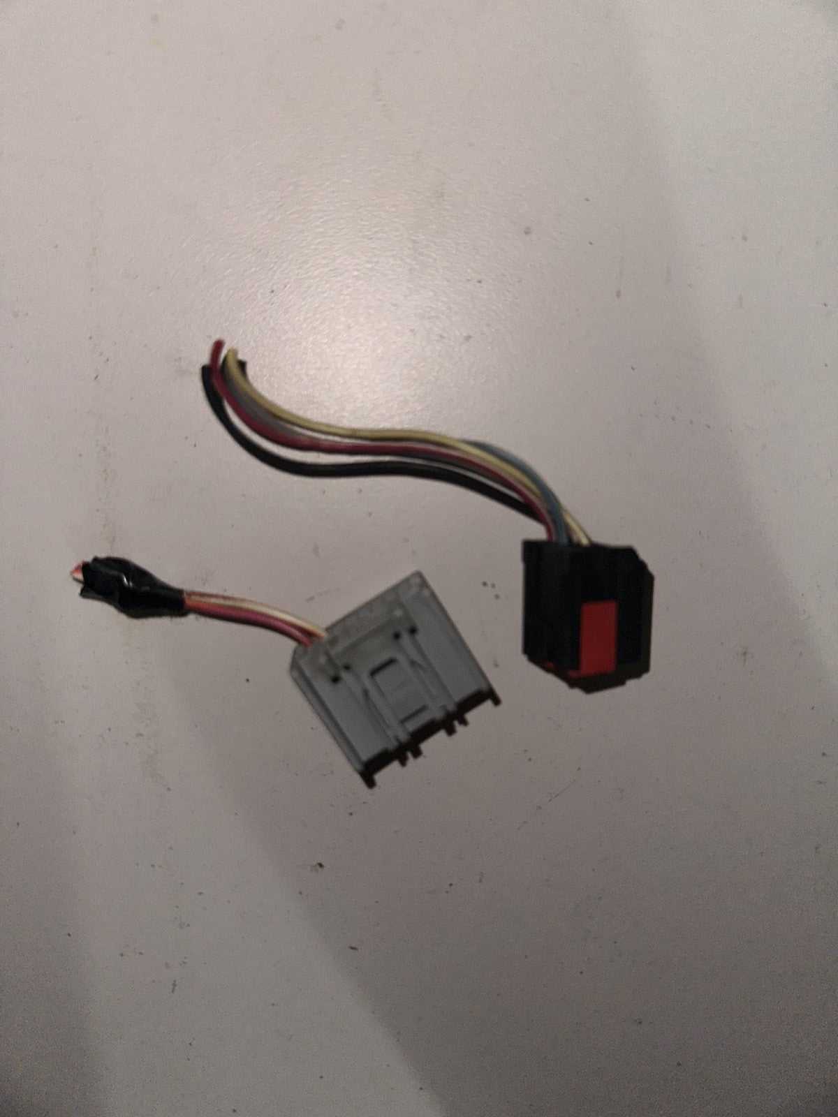 05-09 Ford Mustang Eletrical Connector Radio Shaker 1000/Buttons OEM W Wires