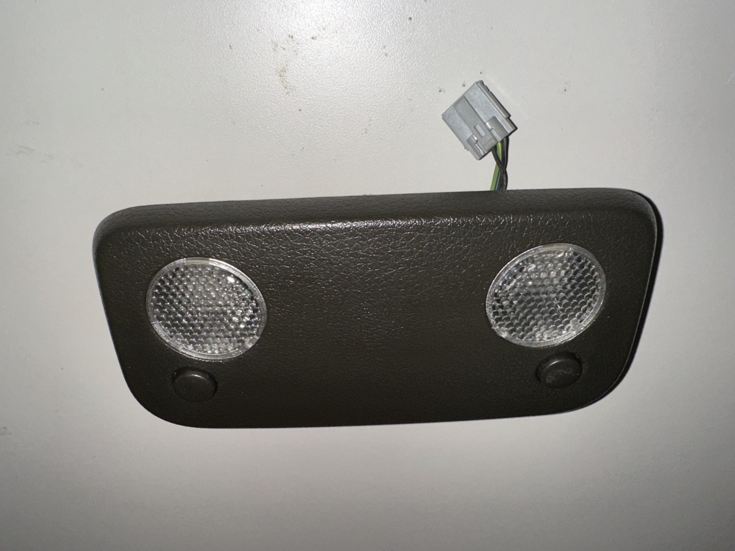 05-09 Ford Mustang Dome Light Housing Black OEM With Wiring And Bulbs