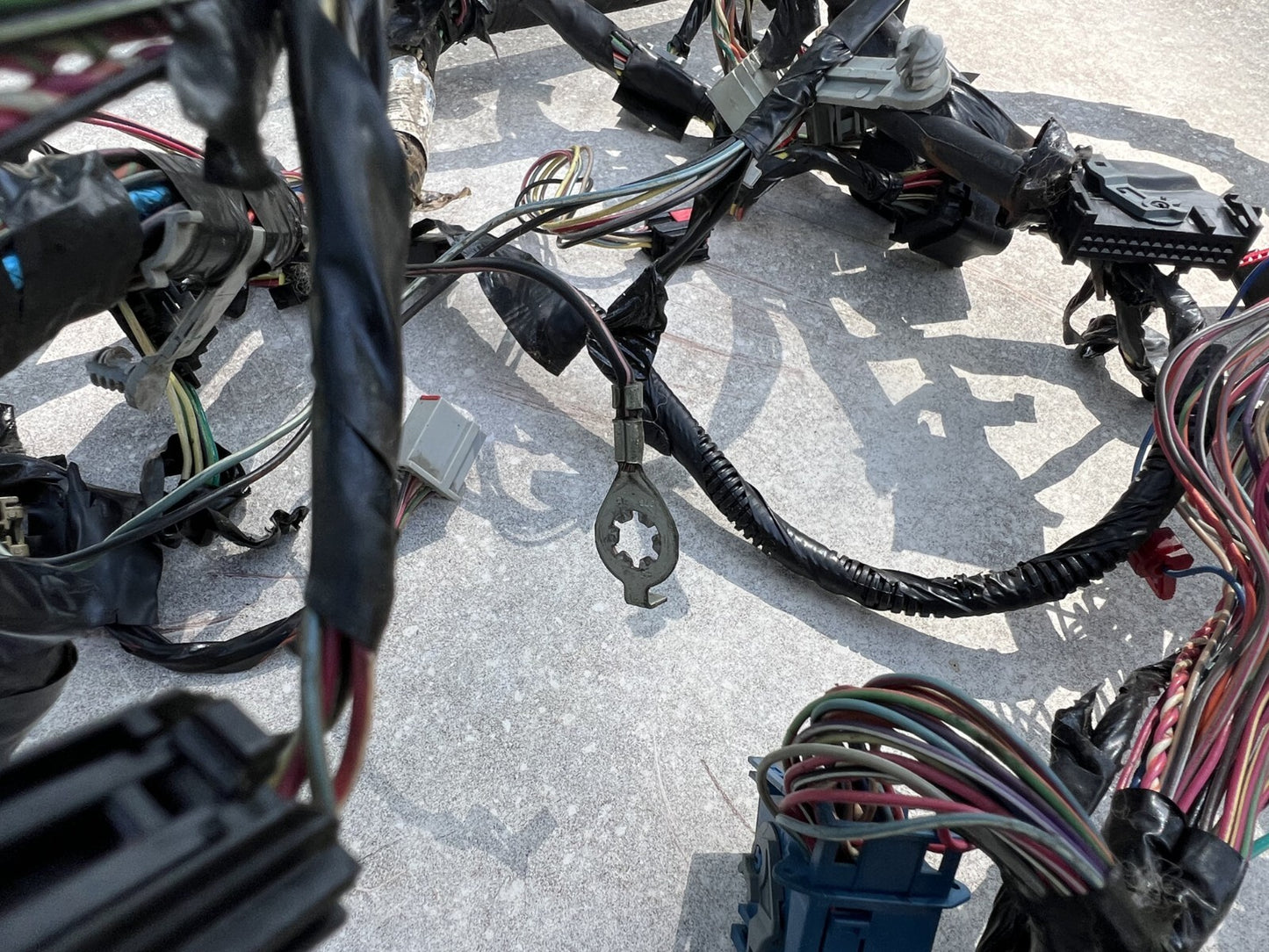 05-06 Ford Mustang Interior Wiring Harness OEM Passenger Side 4R3T-14401-G2818