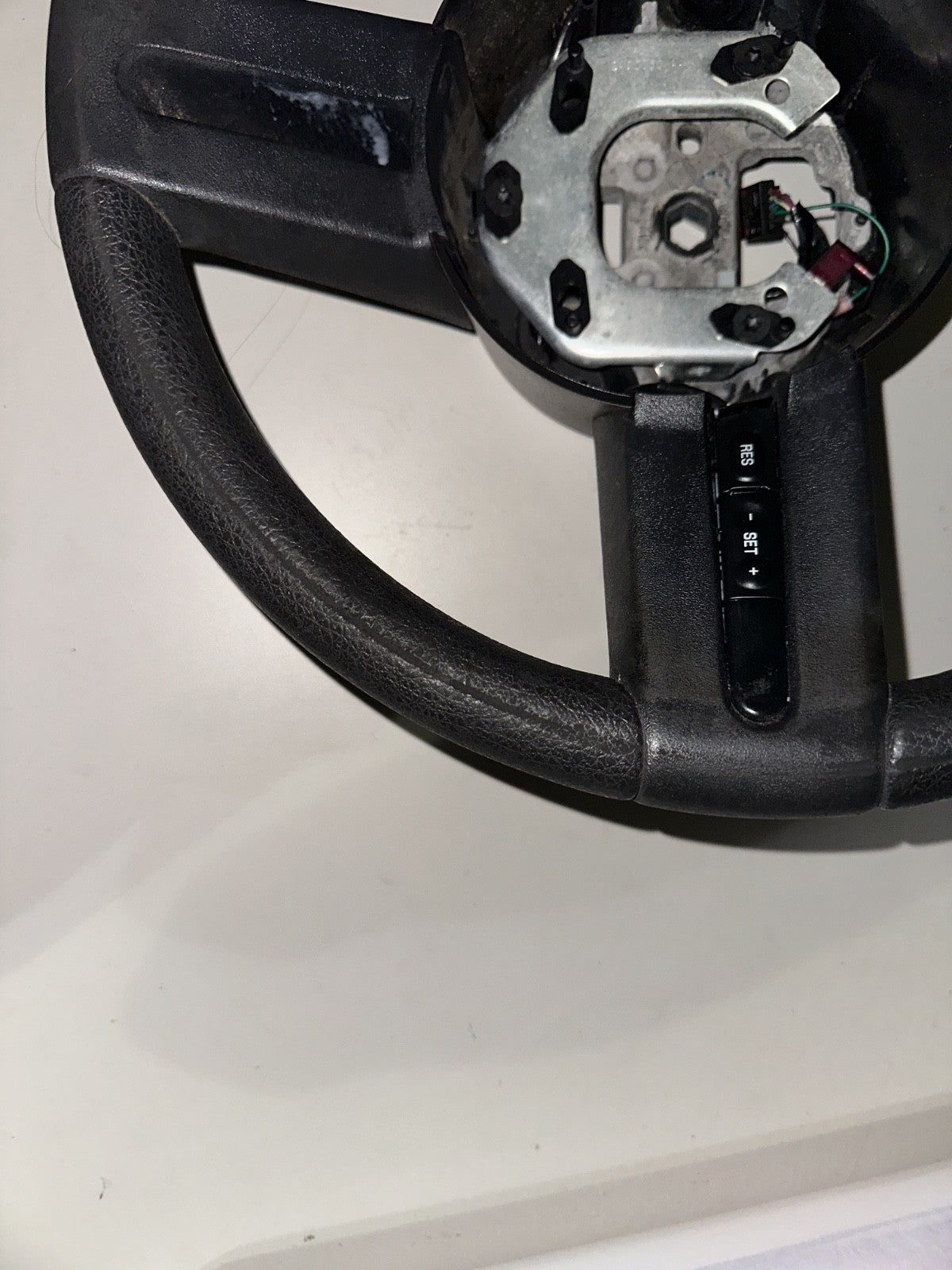 05-09 Ford Mustang Base Vinyl Steering Wheel OEM Black With Wiring