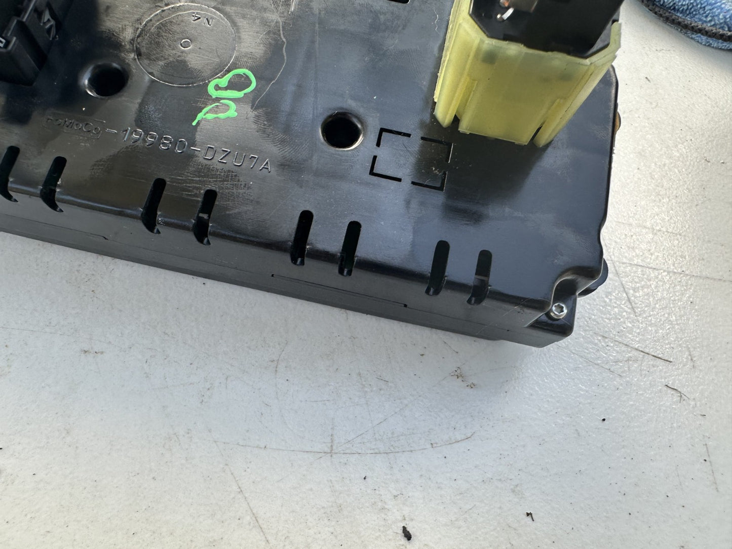 05-09 Ford Mustang 7R33-19980-AA Climate Control Panel Temperature Control OEM