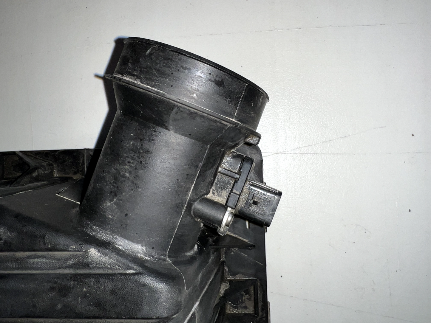06-10 Ford Explorer 4.0L AirBox Top With Mass Airflow Sensor TOP ONLY OEM