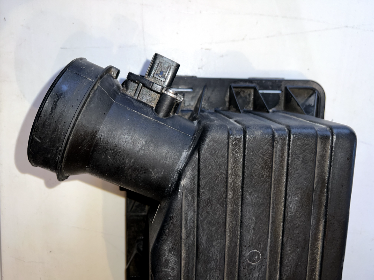 06-10 Ford Explorer 4.0L AirBox Top With Mass Airflow Sensor TOP ONLY OEM