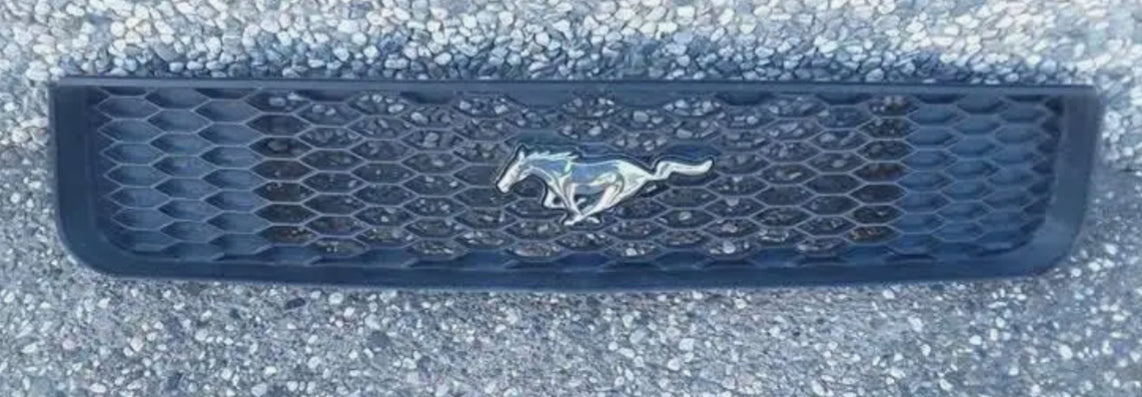 05-09 Mustang Base Model Grille W/ Upper Radiator Cover OEM