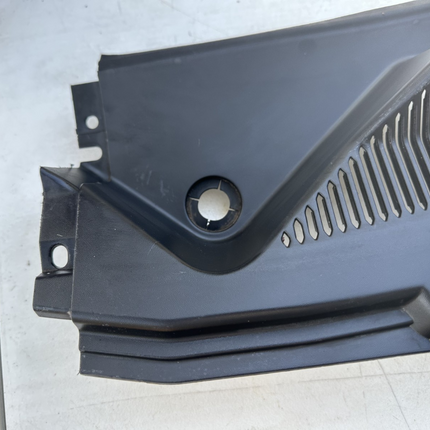 05-09 Ford Mustang LH & RH Driver Passenger Wiper Dash Top Cowl Grille Vent OEM