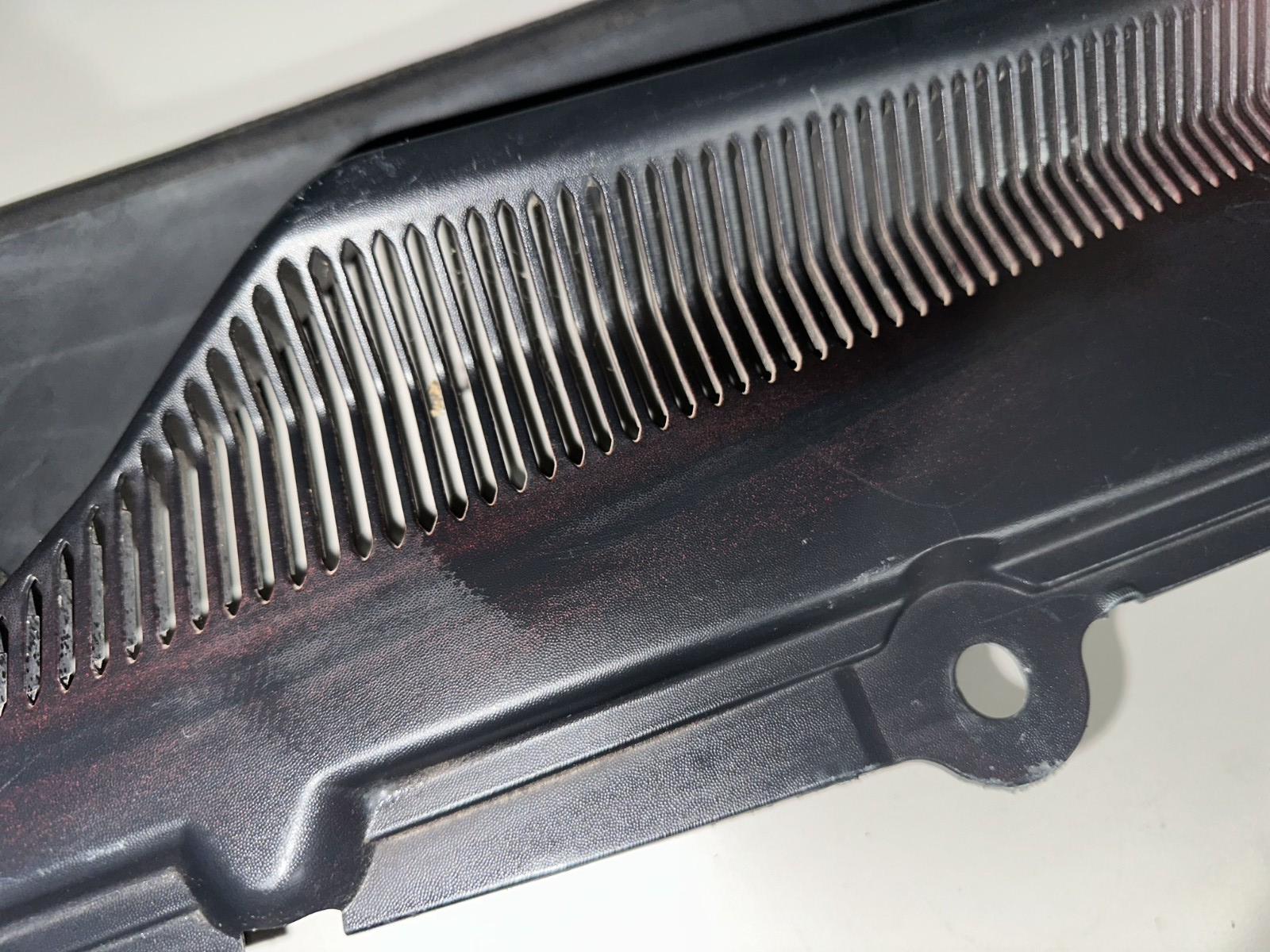 05-09 Ford Mustang LH & RH Driver Passenger Wiper Dash Top Cowl Grille Vent OEM