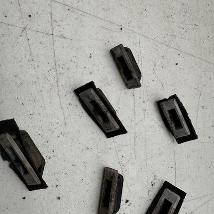 05-14 Ford Mustang Wiper Cowl Clips Retainers Grommets OEM