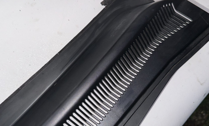 05-09 Ford Mustang RH Passenger Wiper Dash Top Cowl Grille Vent OEM