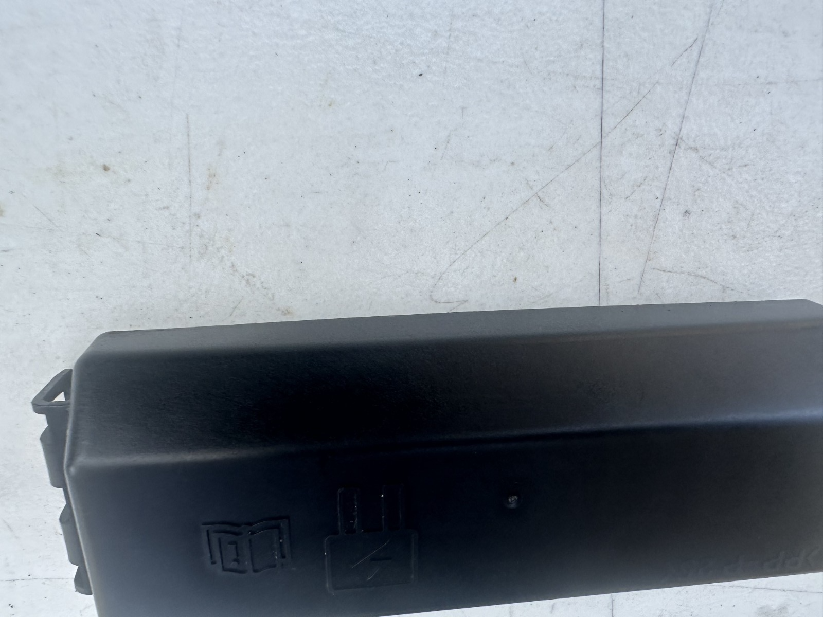 05-09 Ford Mustang BCM Body Control Module Fuse Panel Cover OEM