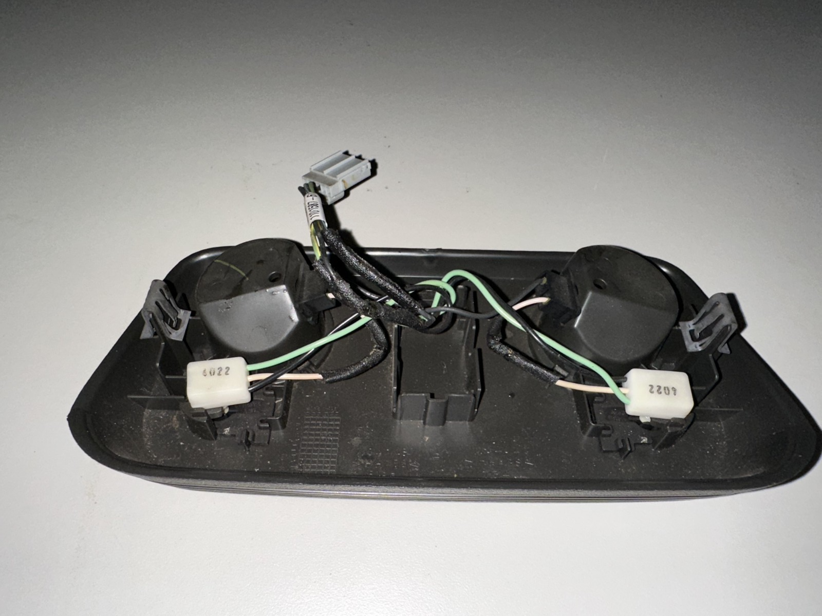 05-09 Ford Mustang Dome Light Housing Black OEM With Wiring And Bulbs