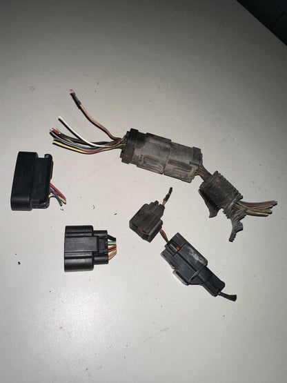 05-06 Ford Mustang Miscellaneous Eletrical Connectors Plugs OEM W/ Wires
