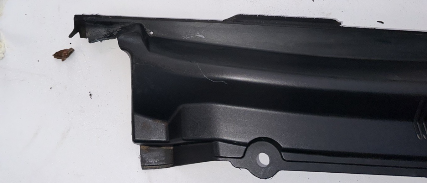 05-09 Ford Mustang RH Passenger Wiper Dash Top Cowl Grille Vent OEM