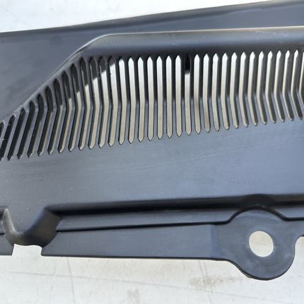 05-09 Ford Mustang LH & RH Driver Passenger Wiper Dash Top Cowl Grille Vent OEM