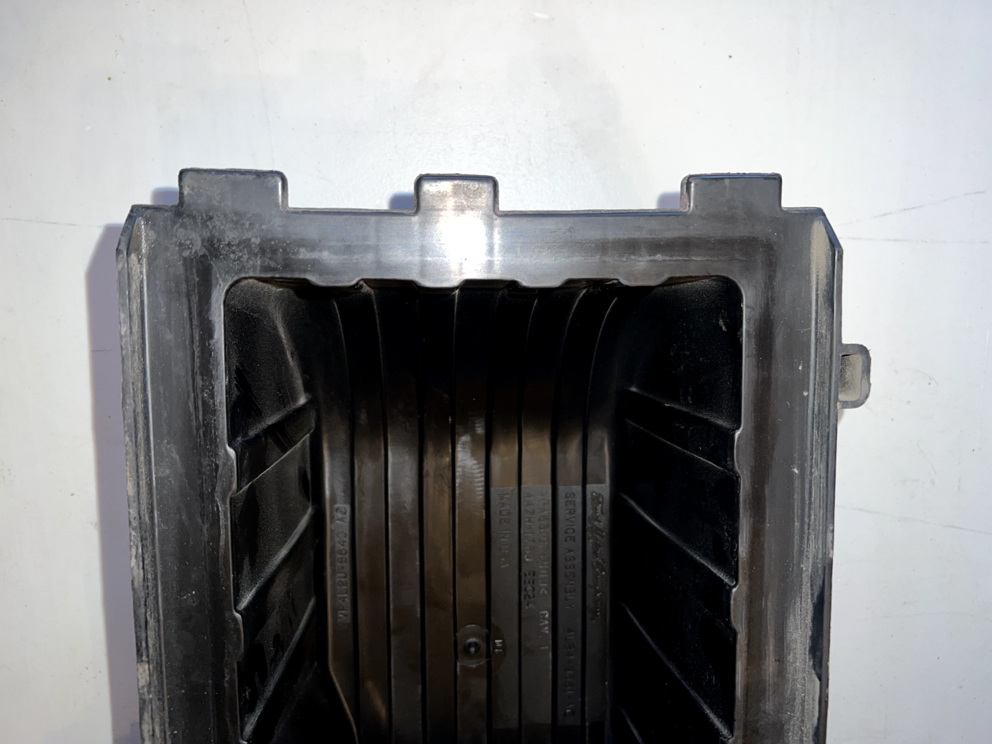 06-10 Ford Explorer 4.0L AirBox Top With Mass Airflow Sensor TOP ONLY OEM