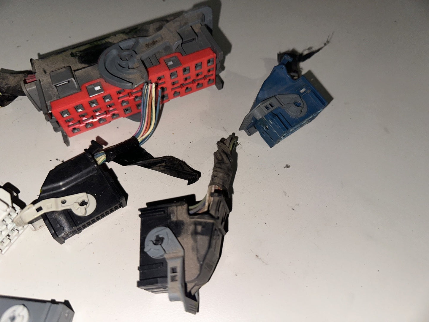 05-06 Ford Mustang BCM Connectors Body Control Module Plug Ins OEM