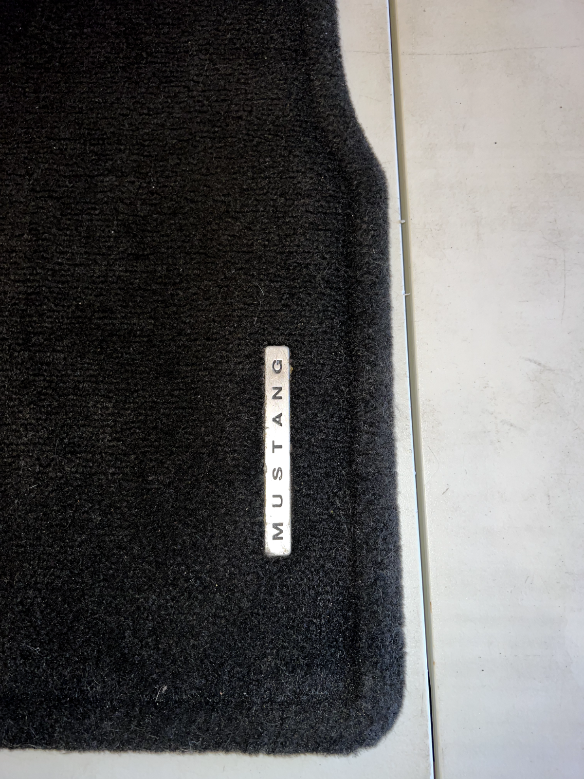 05-09 Ford Mustang Black Carpet Floor Mats OEM Pair With Silver MUSTANG Emblem 