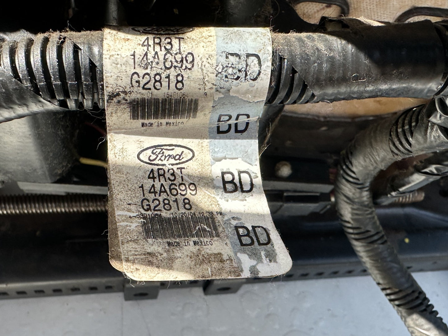 05-09 Ford Mustang 6 Way Power Seat Track Driver LH OEM W/ Seat Base V6 Cloth