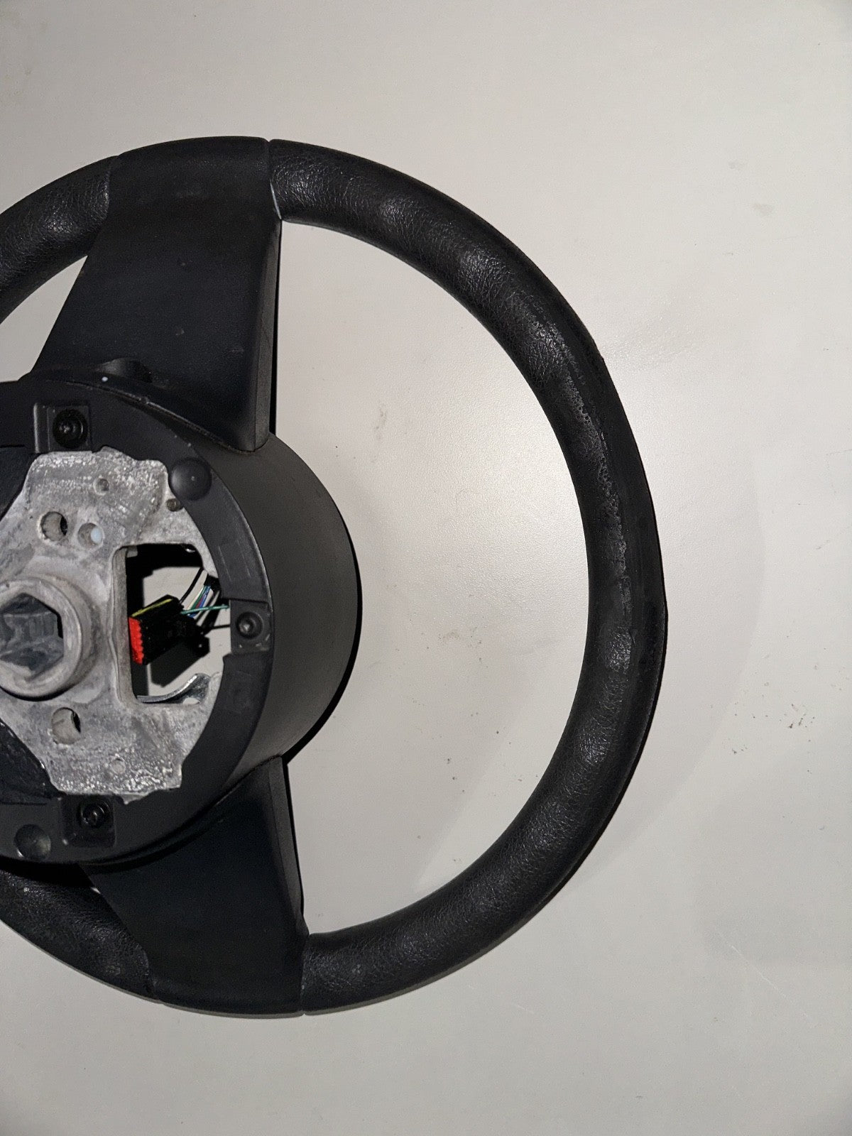 05-09 Ford Mustang Base Vinyl Steering Wheel OEM Black With Wiring