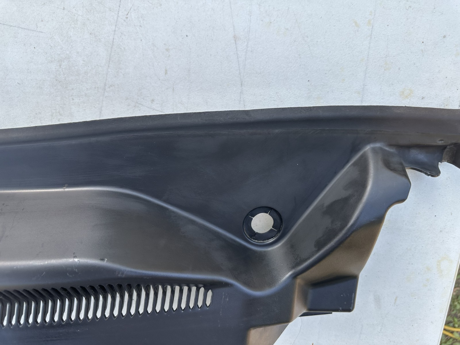 05-09 Ford Mustang LH & RH Driver Passenger Wiper Dash Top Cowl Grille Vent OEM