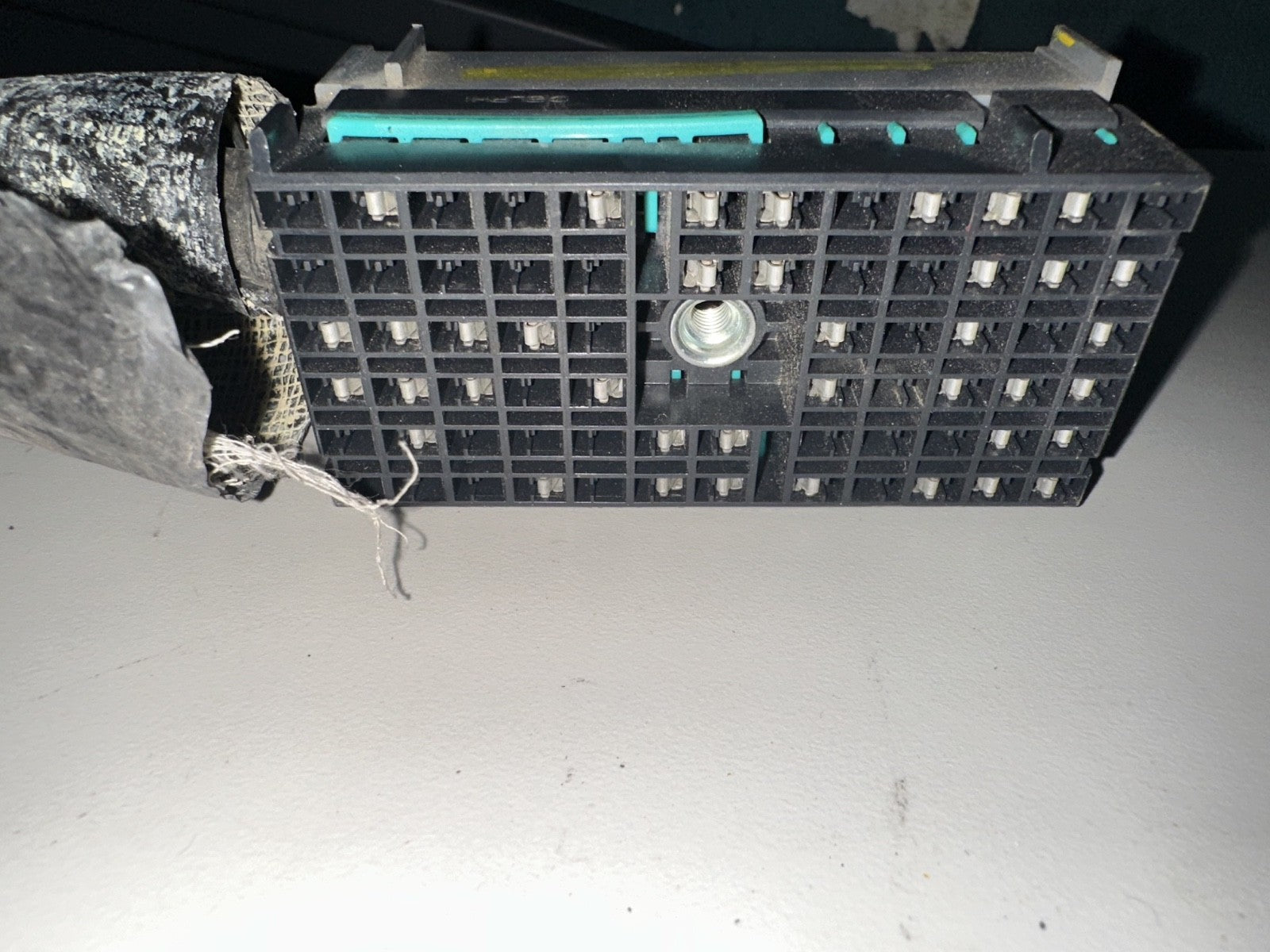 05-06 Ford Mustang Fuse Box Under Hood Connector OEM W/ Wires