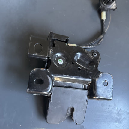 05-09 Ford Mustang Rear Trunk Latch OEM In Working Order