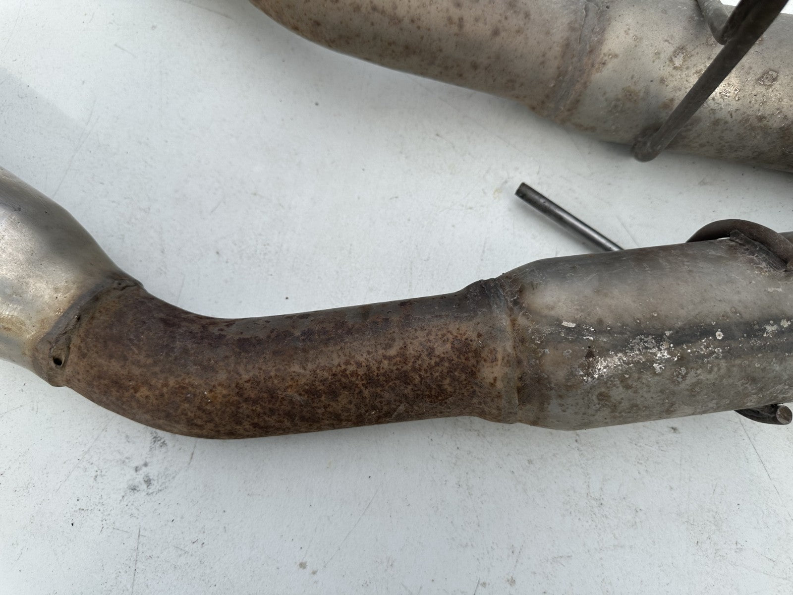 05-09 Mustang Magnaflow Race Series Axle-Back Exhaust Muffler with Polished Tips