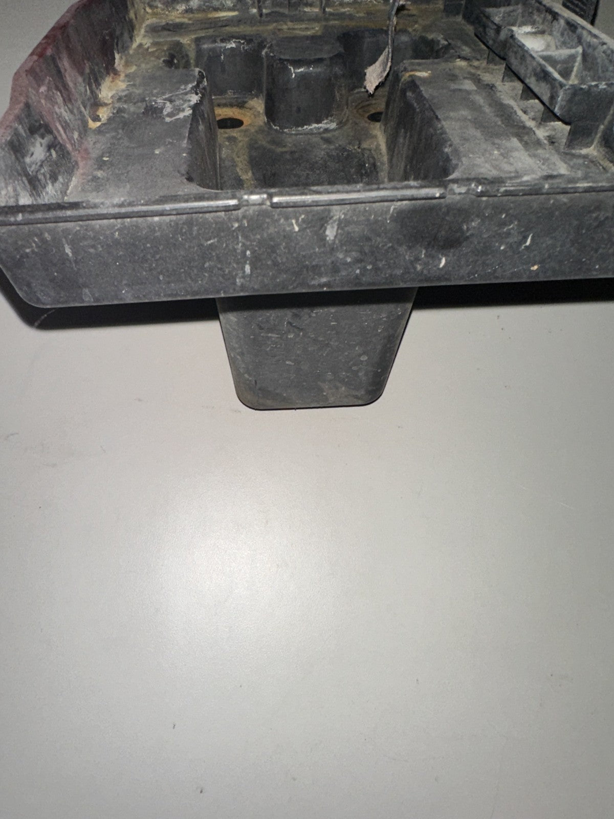 05-09 Ford Mustang Battery Tray OEM 6R33-10723-AA