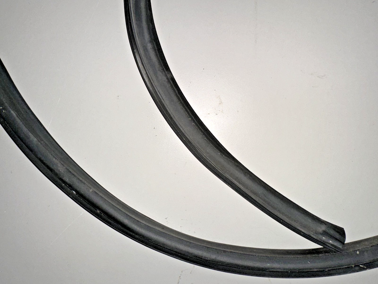 05-09 Ford Mustang Lower Door To Body Weather Strip OEM RH Passenger