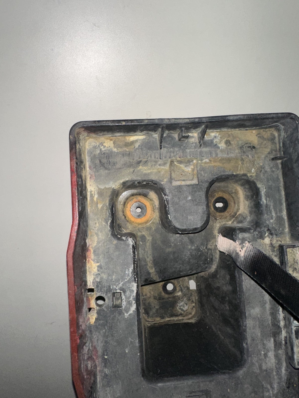 05-09 Ford Mustang Battery Tray OEM 6R33-10723-AA