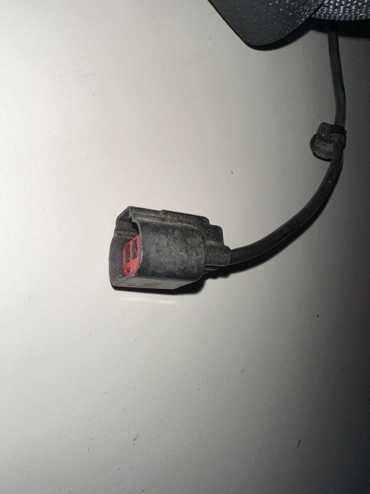 05-06 Ford Mustang Passenger Right RH Front Seatbelt With Trim OEM Black Belt