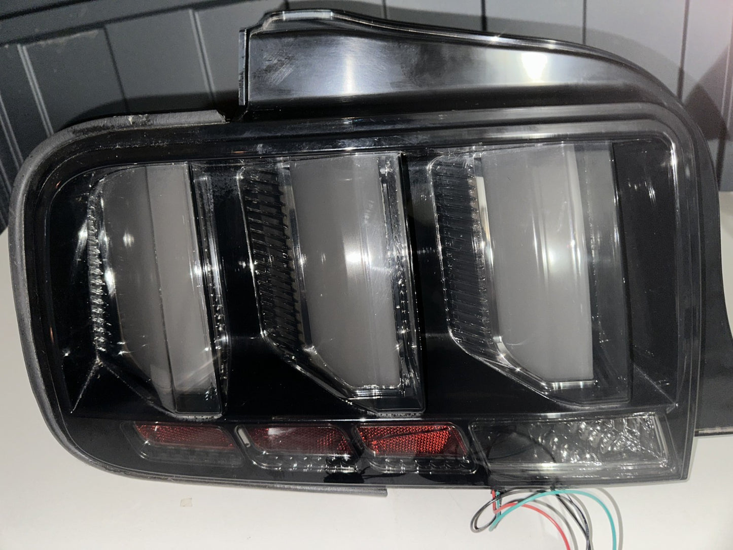 05-09 Ford Mustang LED Tail light With Wiring LH Driver With All Bulbs Working