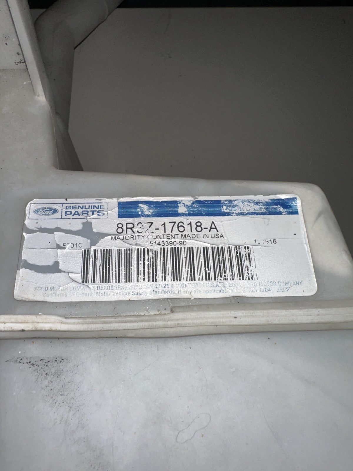 05-09 Ford Mustang Washer Bottle Reservoir With Pump OEM Motorcraft