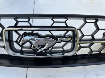 05-09 Ford Mustang Front Upper Grille Pony Package Edition With Fog Lights OEM