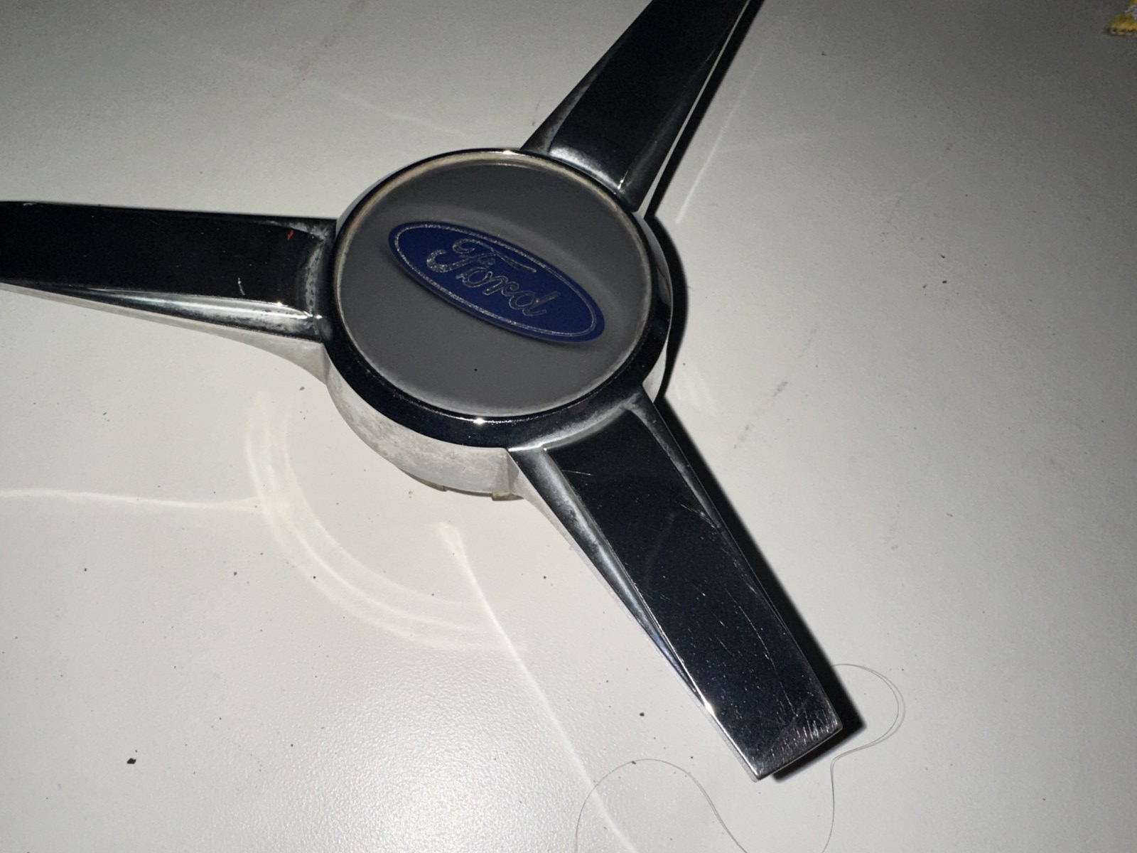 05-09 Ford Mustang 3-bar Spinner Wheel Chrome Center Cap Ford Logo OEM
