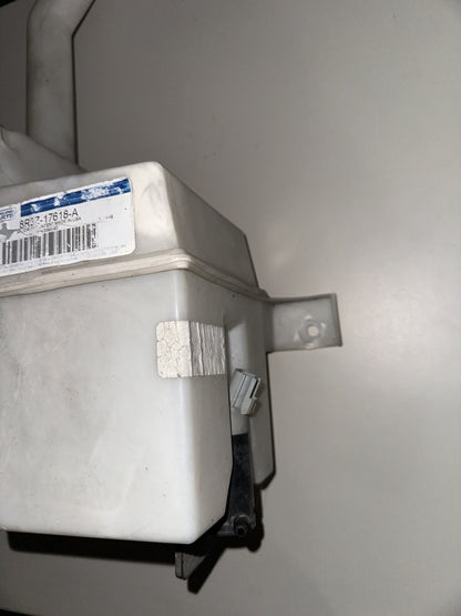 05-09 Ford Mustang Washer Bottle Reservoir With Pump OEM Motorcraft
