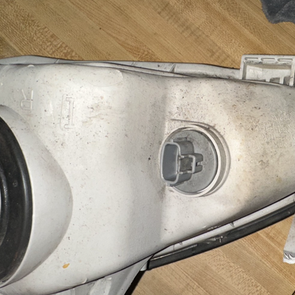 02-06 Toyota Camry Front Headlight RH Passenger Halogen W/ Bulbs OEM