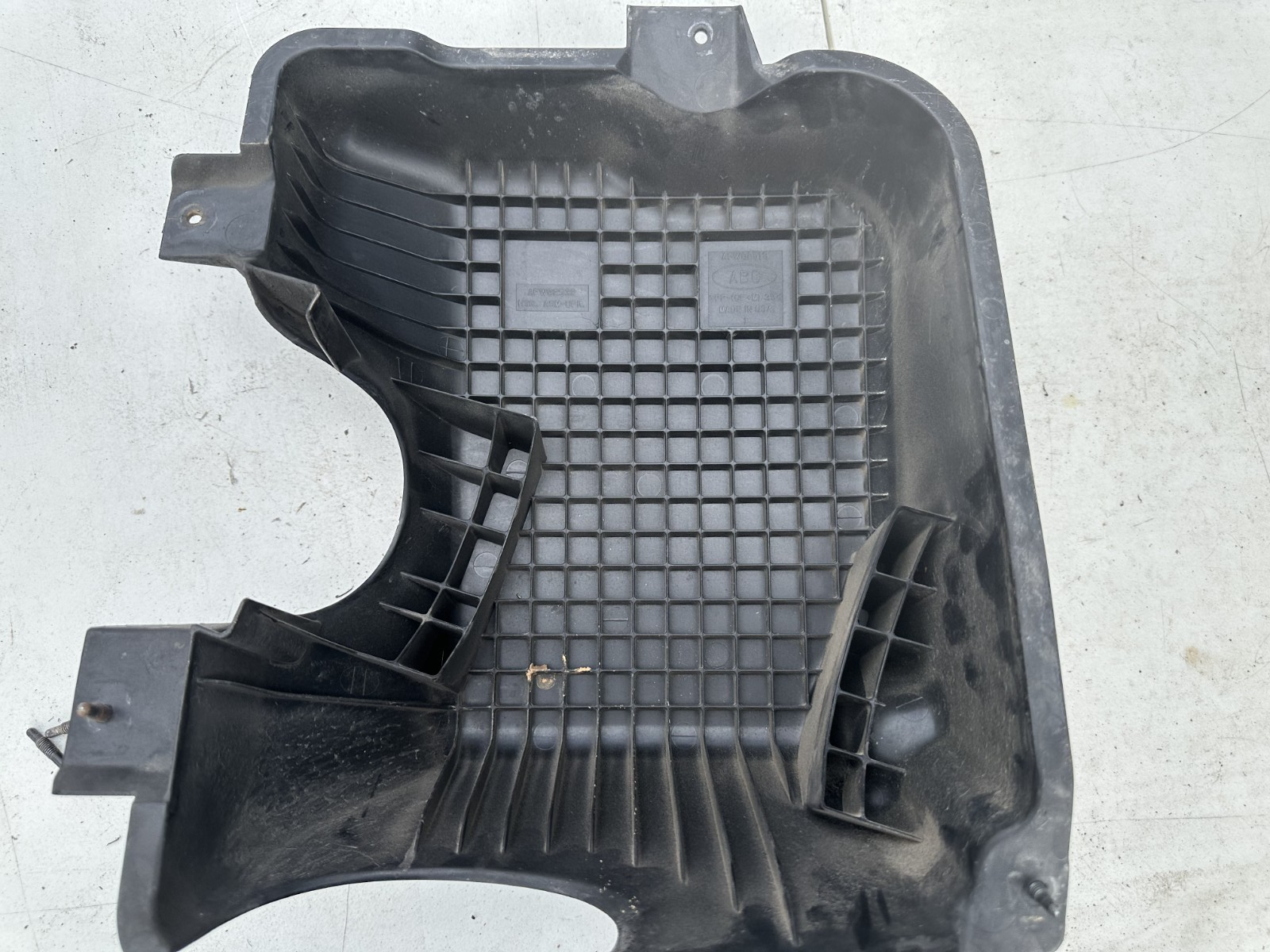 2002-2009 GMC Envoy 5.3L V8 Air Intake Upper Cleaner Housing Box OEM W/ FILTER