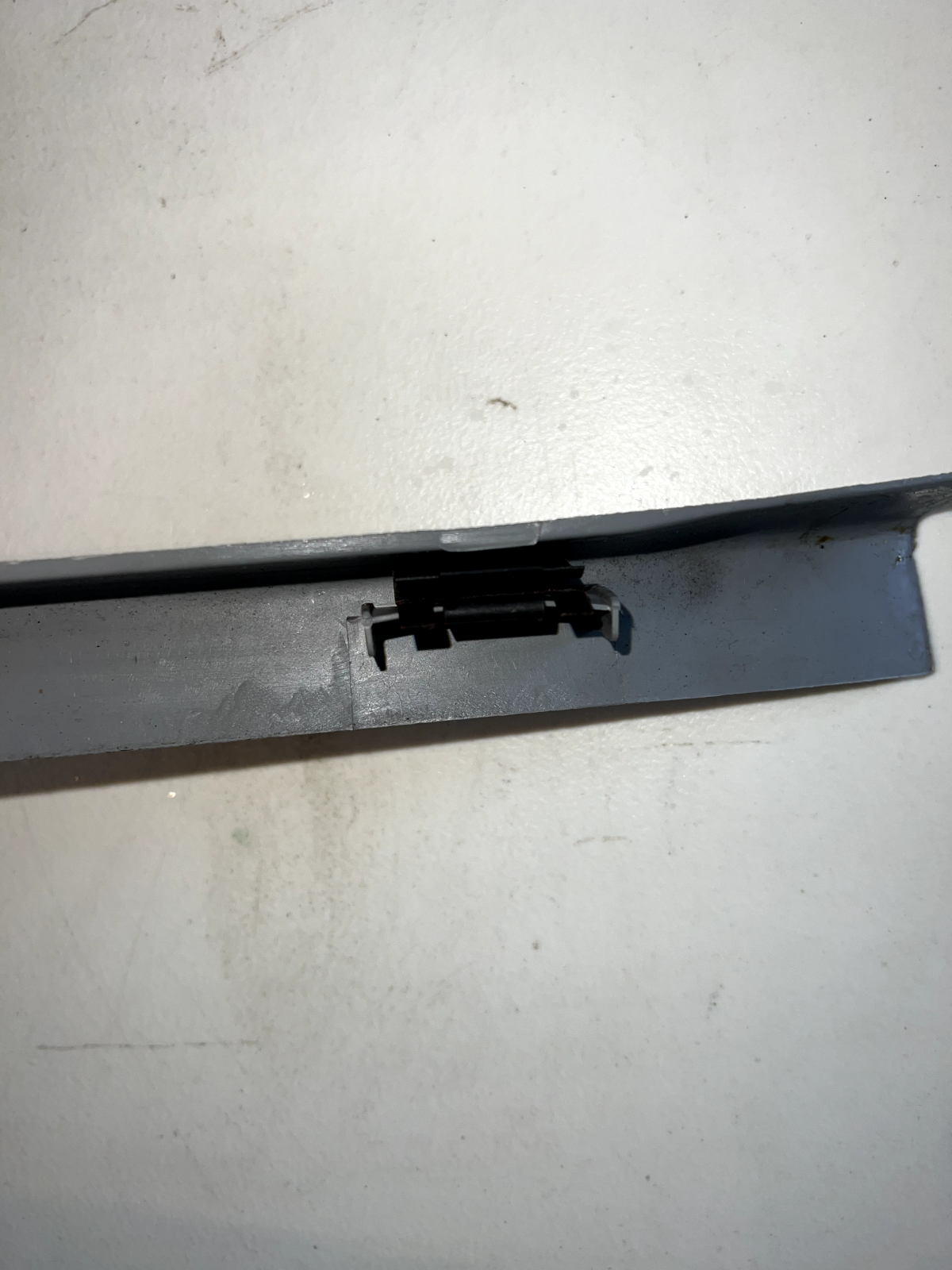 05-09 Ford Mustang Passenger Lower Kick Panel Grey Fuse Box Cover OEM 