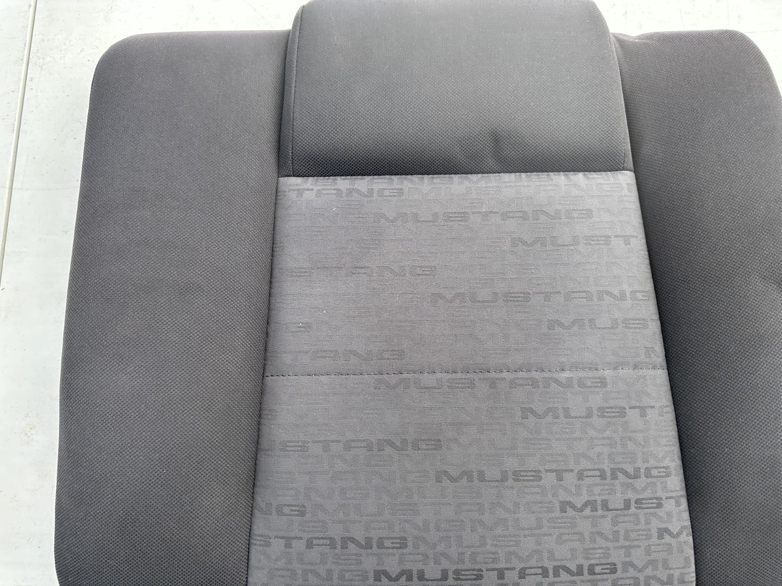 05-09 Ford Mustang Charcoal Black Cloth Rear Seat No Brackets V6 Pattern OEM