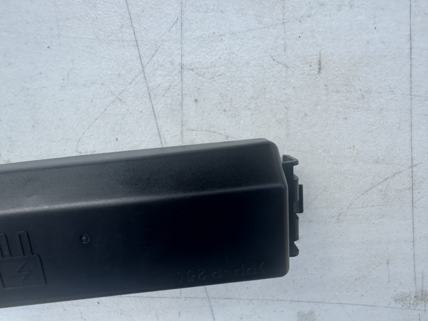 05-09 Ford Mustang BCM Body Control Module Fuse Panel Cover OEM