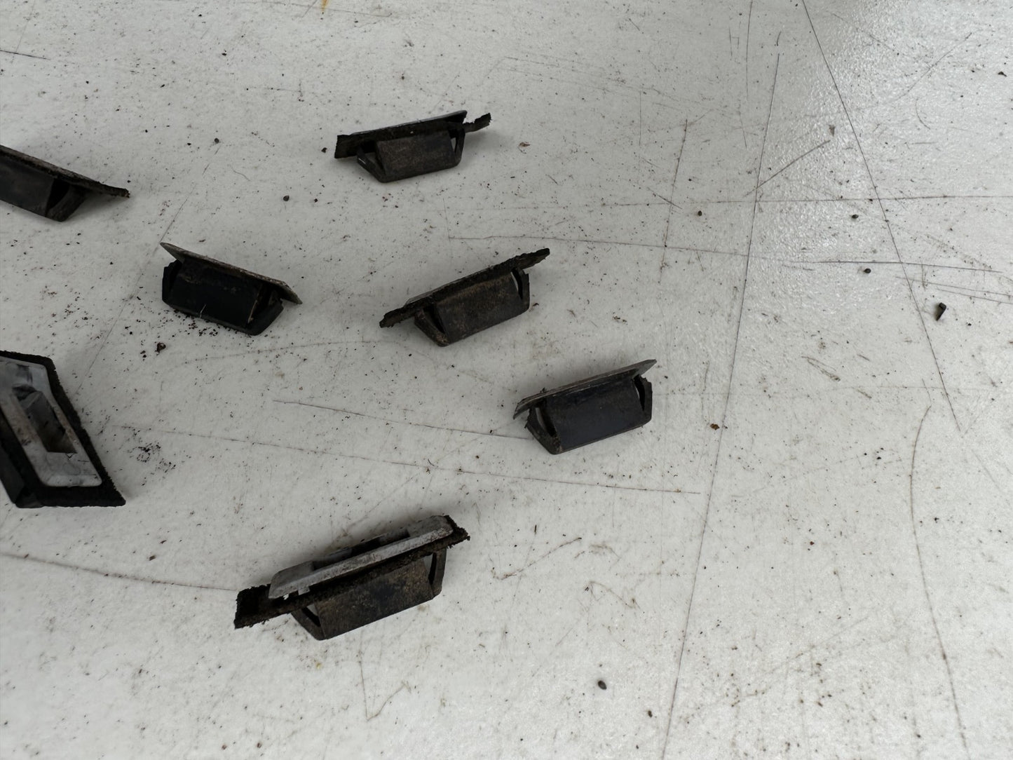 05-14 Ford Mustang Wiper Cowl Clips Retainers Grommets OEM
