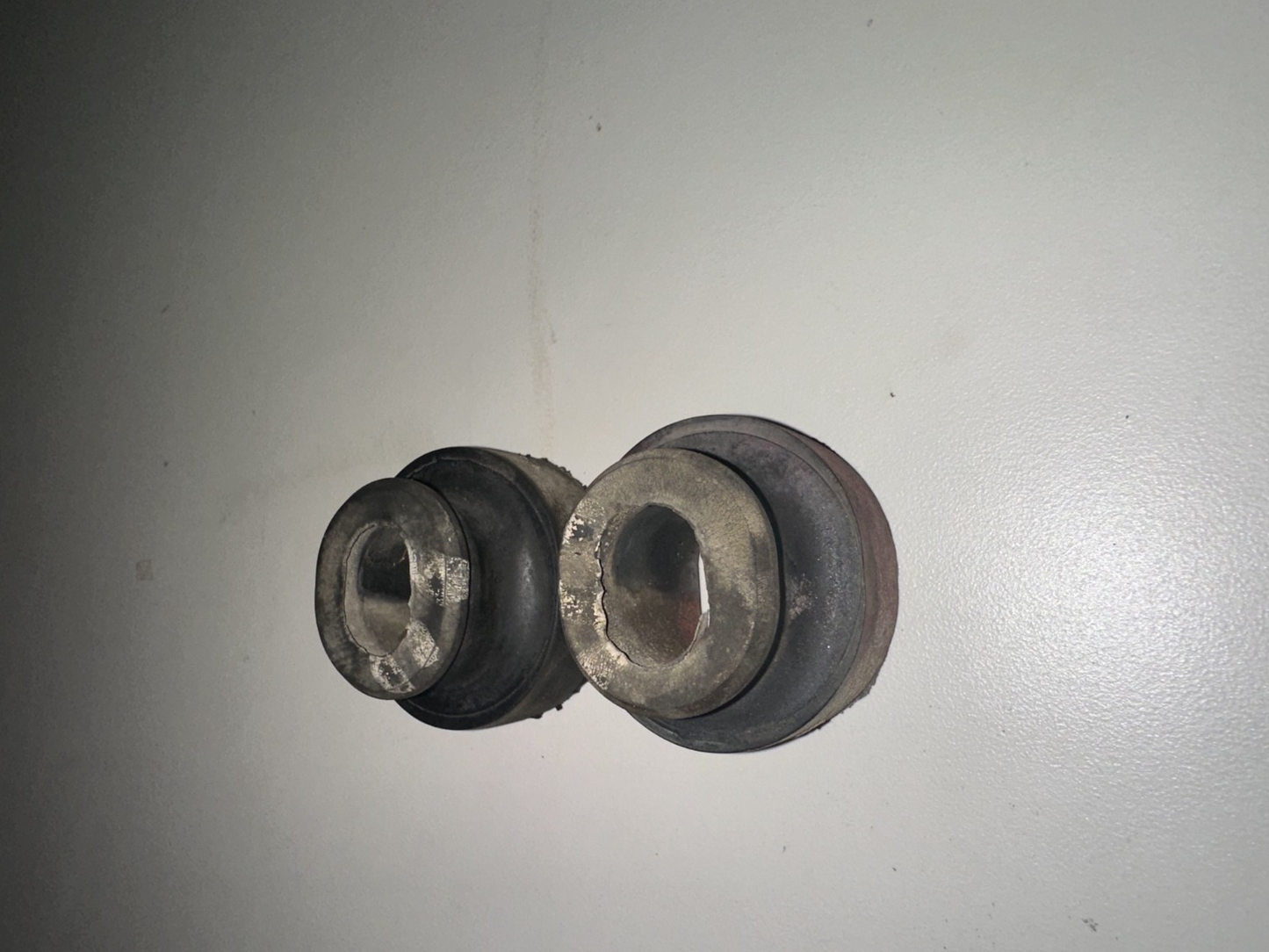 05-09 Ford Mustang Lower Radiator Support Rubber Mounts Grommets OEM