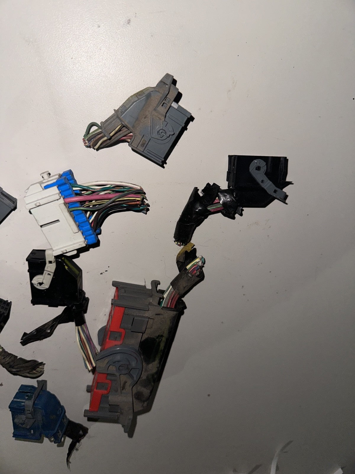 05-06 Ford Mustang BCM Connectors Body Control Module Plug Ins OEM